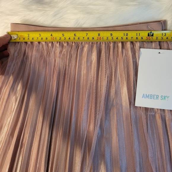 Elegant Pink Pleated Skirt - Picture 6 of 8
